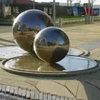 Фонтан из 2 стальных шаров (518906) ∅ 1 и ∅ 1,5 м. Осташков
